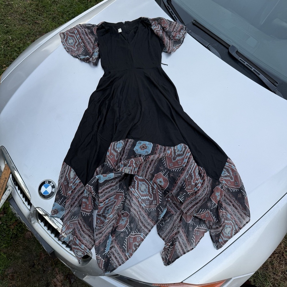 80s black maxi dress featuring a V-neckline, short puff sleeves Geometric Talon